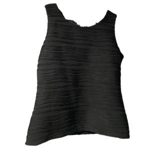 Calvin Klein
Size large
Sleeveless top